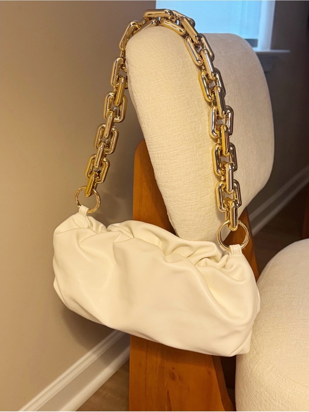 Elegant White Chain-Handle Shoulder Bag